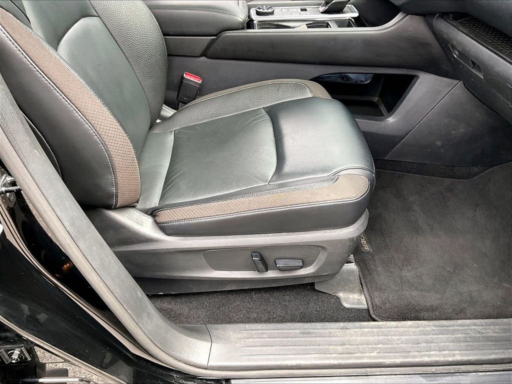 Used 2022 Super Black Nissan SL image 39