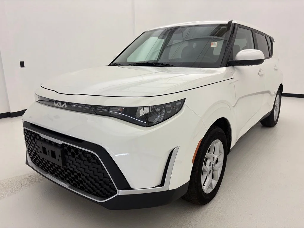 Used 2025 White Kia LX image 11