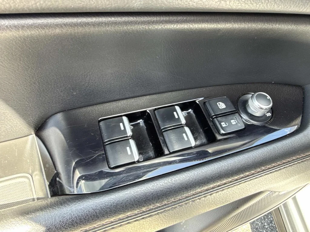 Used 2021 Silver Mazda Grand Touring image 22