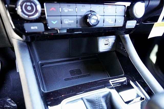 New 2026 Bright White Clearcoat Jeep Latitude image 31