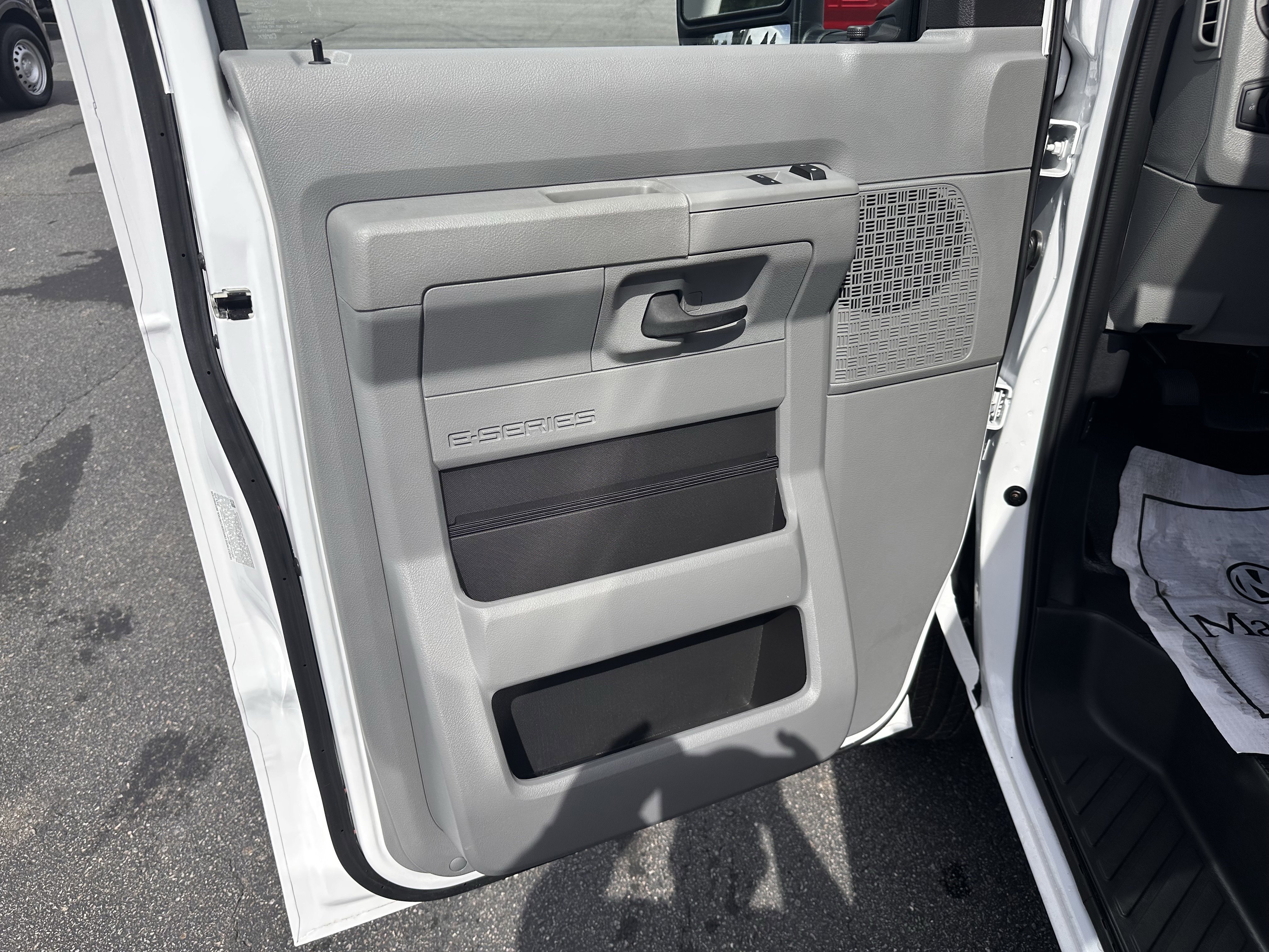 Certified Used 2026 Oxford White Clearcoat Ford 11Ft KUV Body image 7