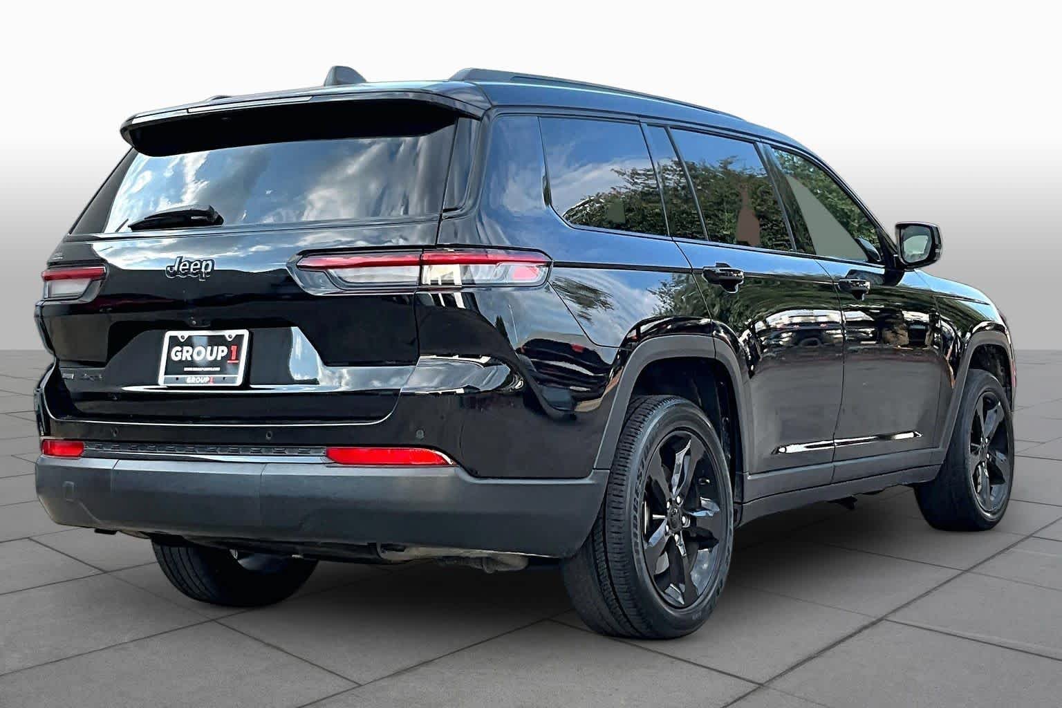 Used 2021 Diamond Black Crystal Pearlcoat Jeep Altitude image 13