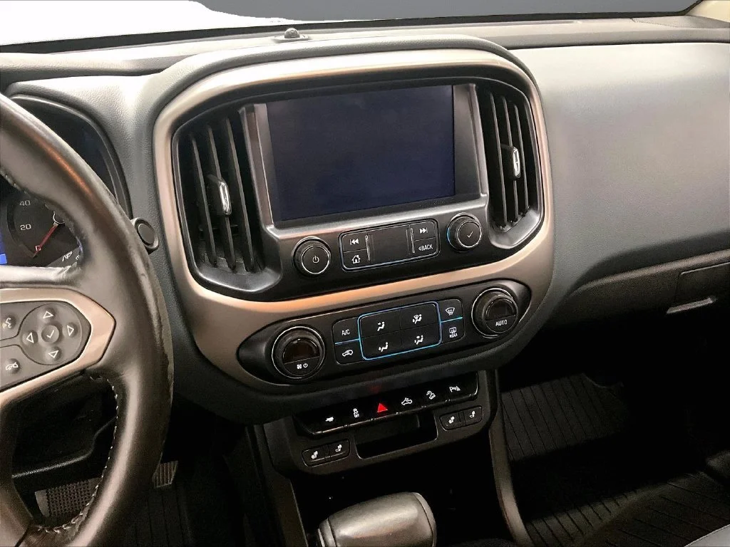 Used 2020 Black Chevrolet Z71 image 10