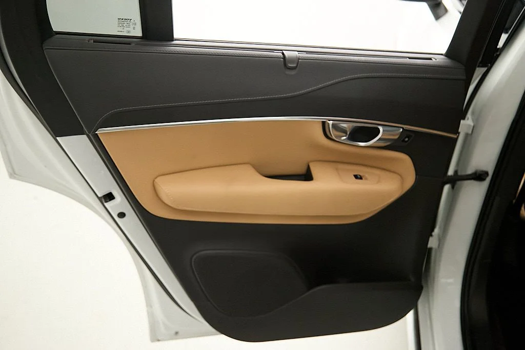 Certified Used 2023 Crystal White Volvo Ultimate image 19