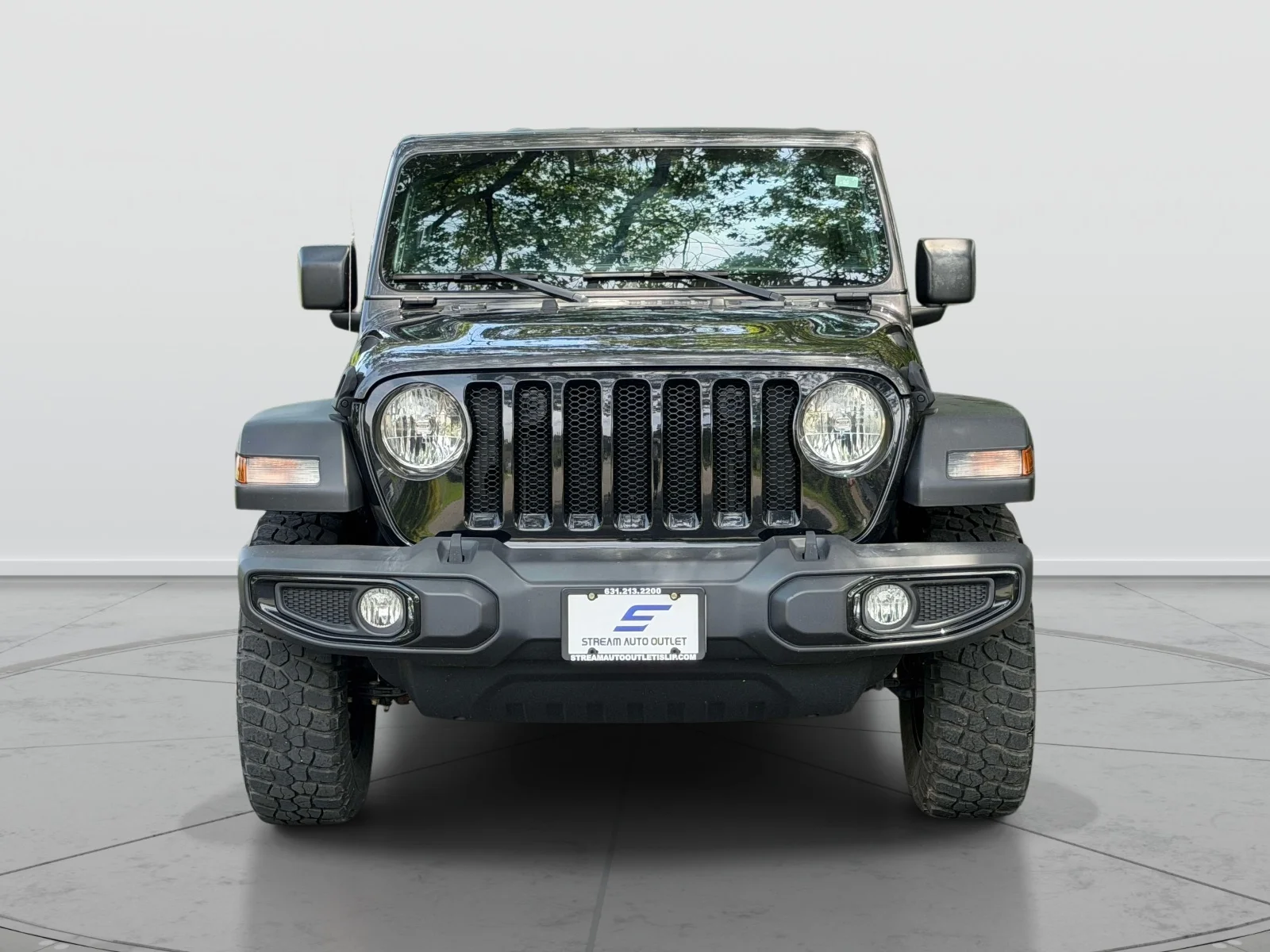 Used 2022 Gray Jeep Unlimited Willys image 2