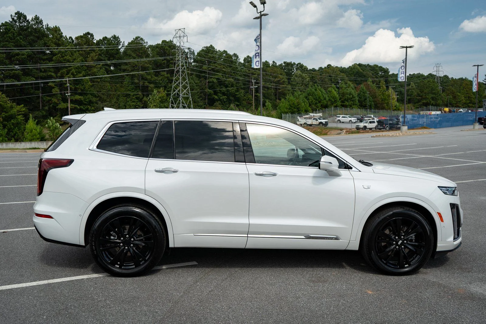 Used 2024 White Cadillac Premium Luxury image 11