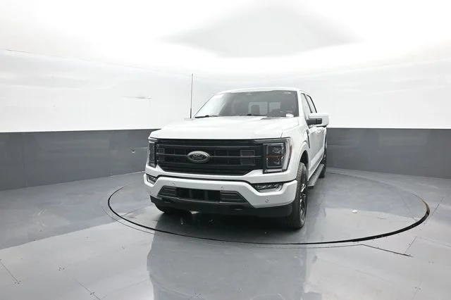 Used 2023 White Ford Lariat image 3