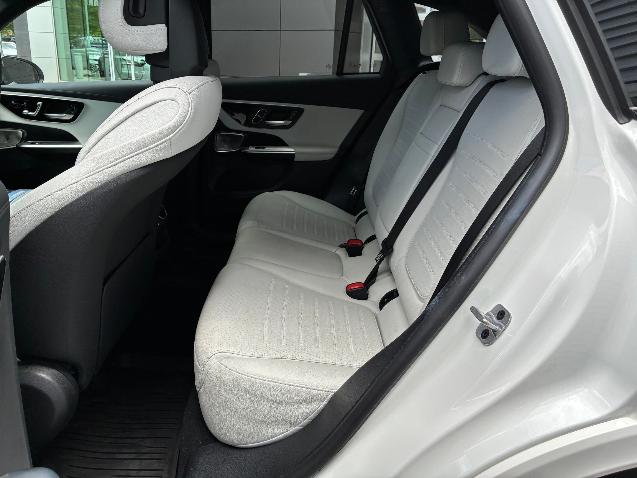 Used 2023 Polar White Mercedes-Benz GLC 300 image 27