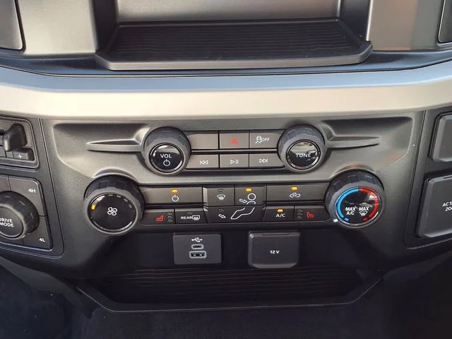 2025 Ford F-450 Super Duty Chassis Cab XLT - Photo 13