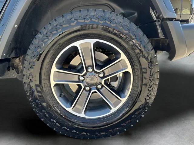 Used 2023 Black Jeep Sahara image 9