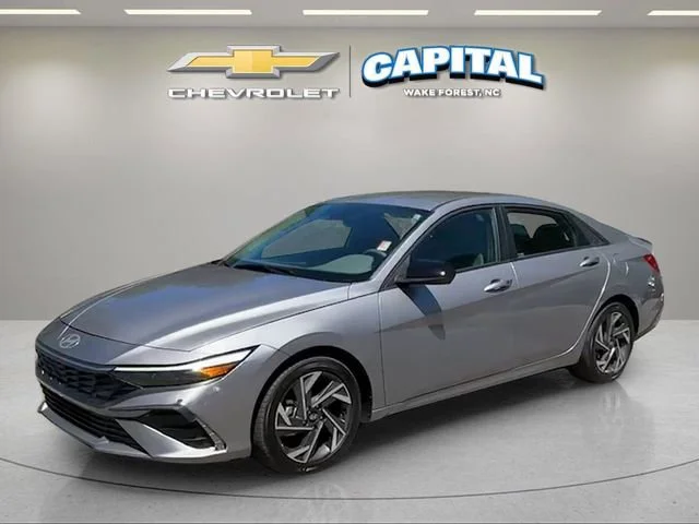 Used 2025 Gray Hyundai SEL Sport image 1