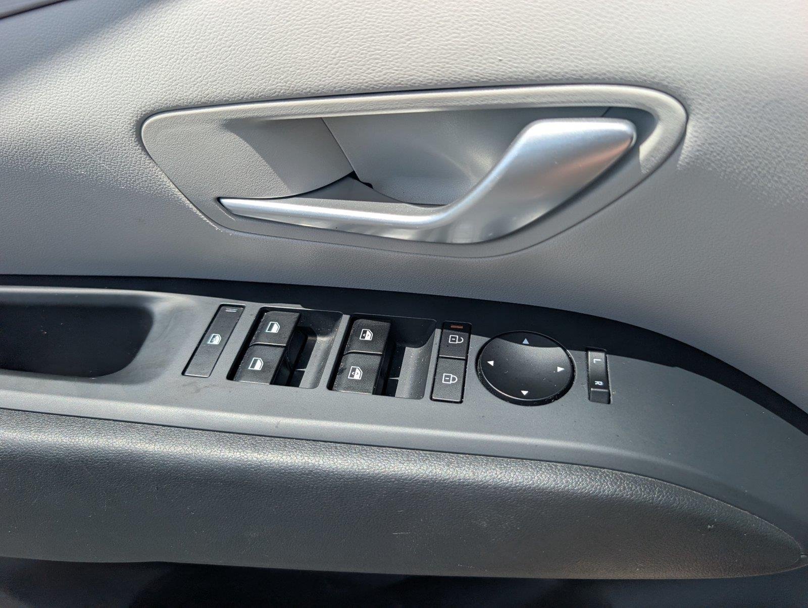Used 2025 Shimmering Silver Hyundai SEL image 29