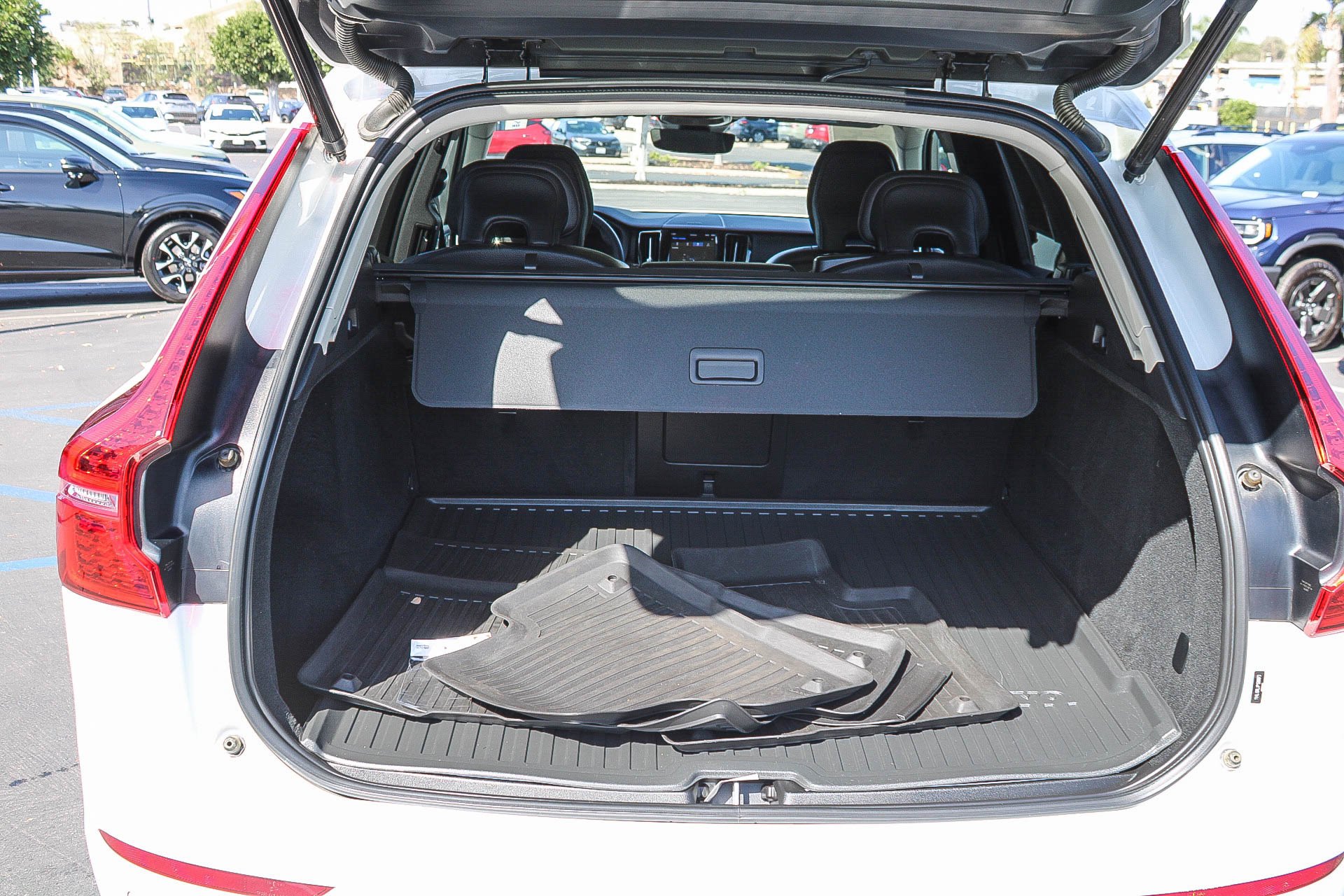 2023 Volvo XC60 Plus - Photo 26