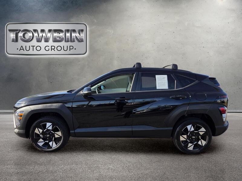 Used 2025 Black Hyundai SEL image 8