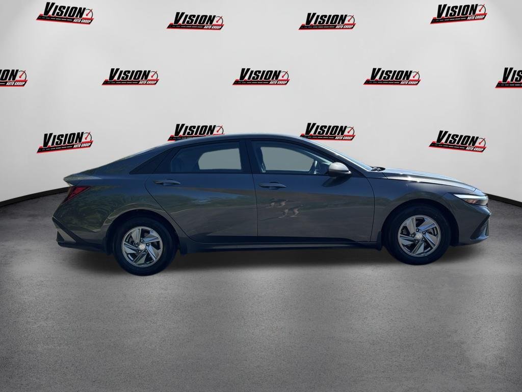 New 2026 Gray Hyundai SE image 4