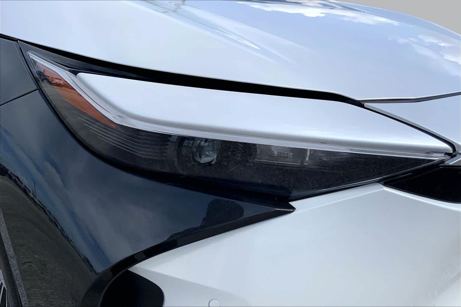 Used 2025 Wind Chill Pearl Toyota XLE image 26