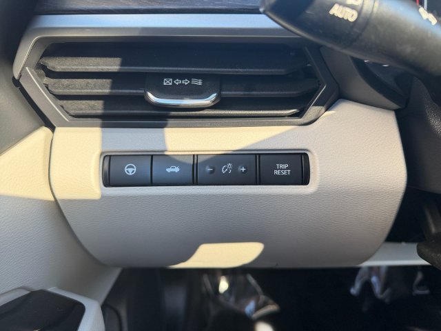 Used 2023 White Nissan 2.5 SL image 17