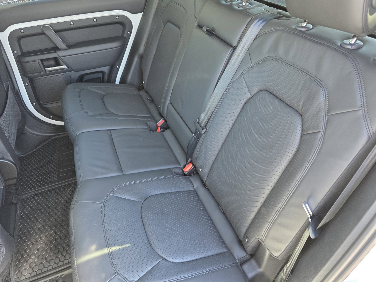 Used 2026 Fuji White Land Rover 110 P400 X-Dynamic SE image 14