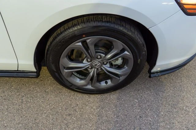Used 2025 White Honda EX-L image 10