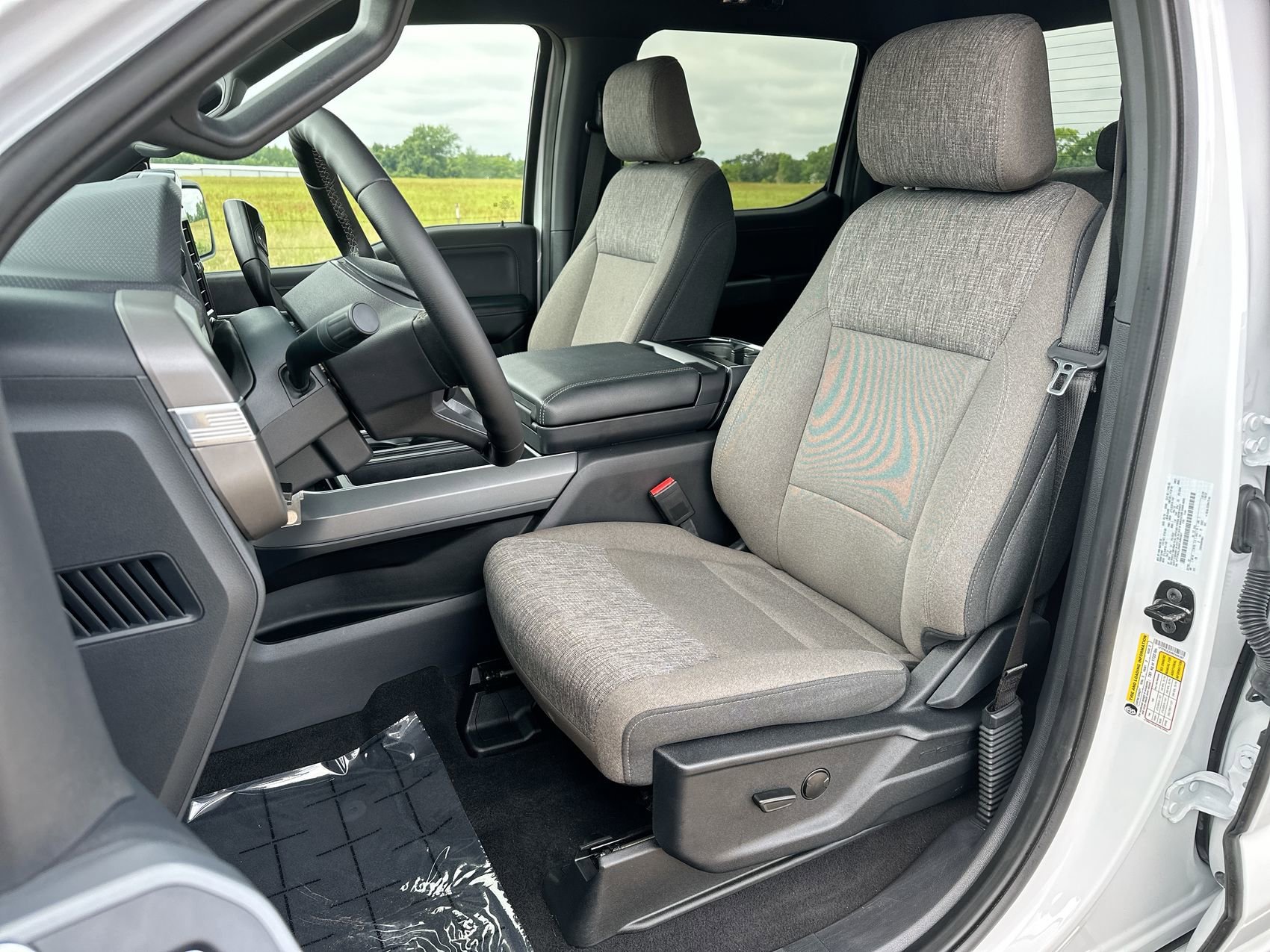 Used 2024 Oxford White Ford XLT image 16