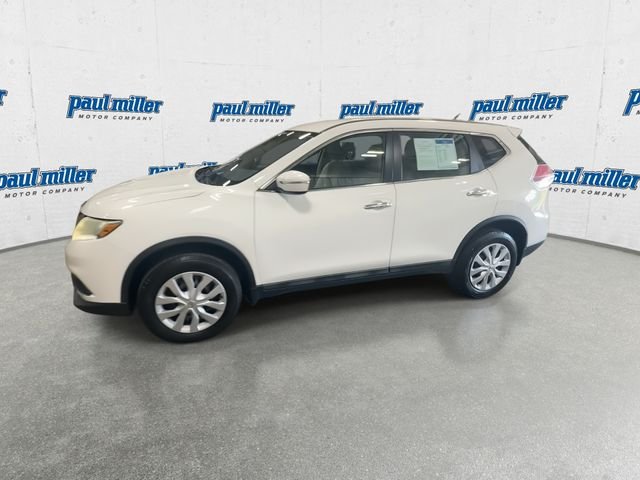 Used 2015 Glacier White Nissan S image 6
