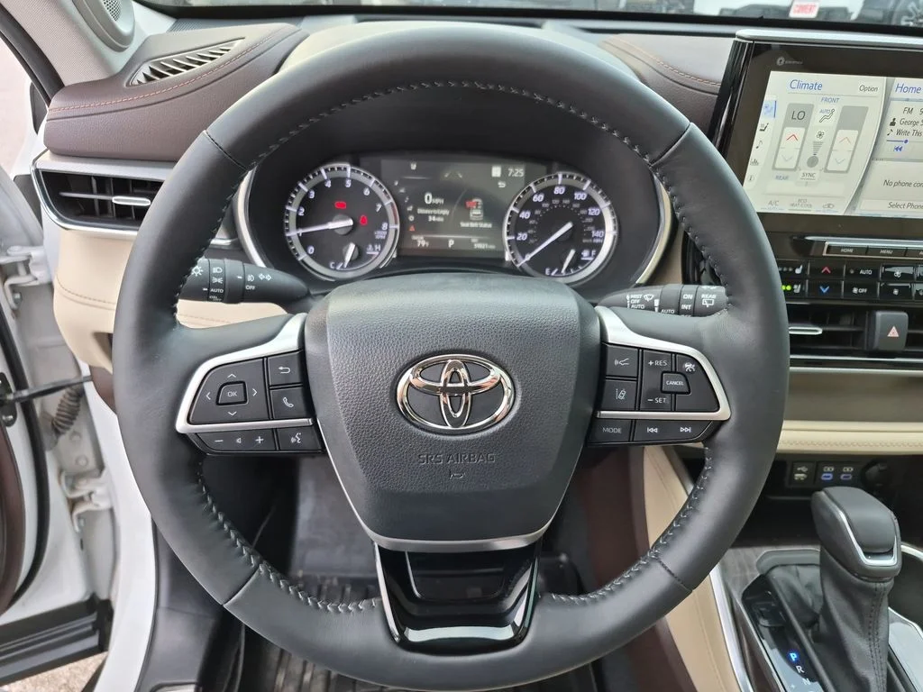 Used 2022  Toyota Platinum image 21