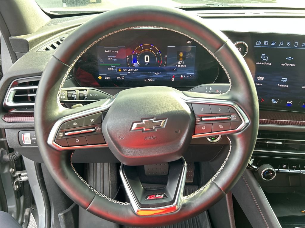 Used 2025 Gray Chevrolet Z71 image 16