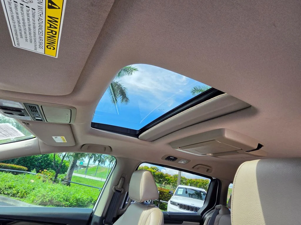 Used 2024 White Honda Touring image 6