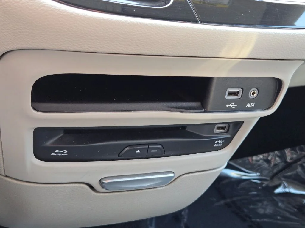 Used 2018 Gray Chrysler Touring L Plus image 27