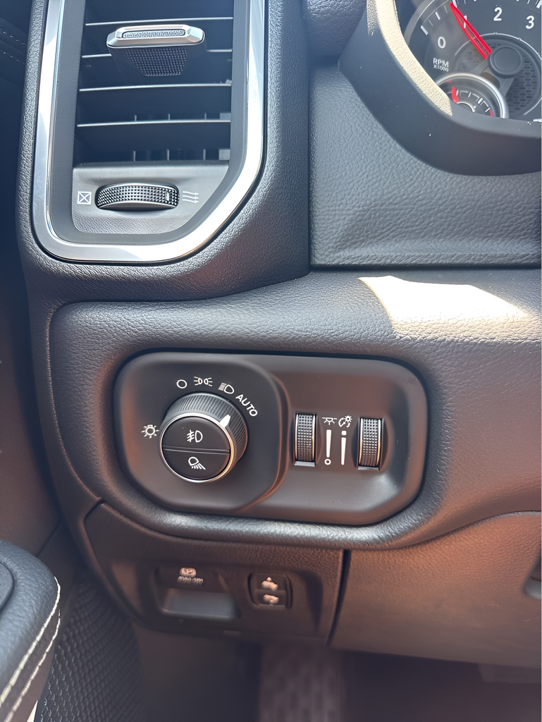 New 2026 Granite Crystal Metallic Clear-Coat Exterior Paint RAM Laramie image 26