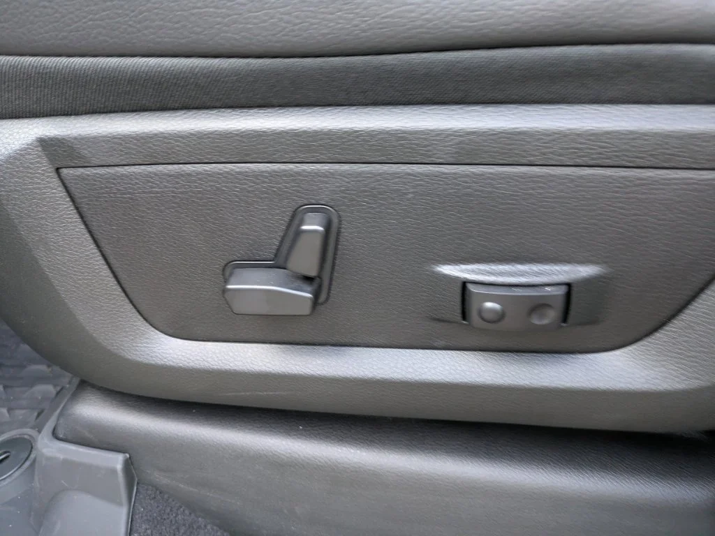 New 2026 Blue Ram Laramie image 17