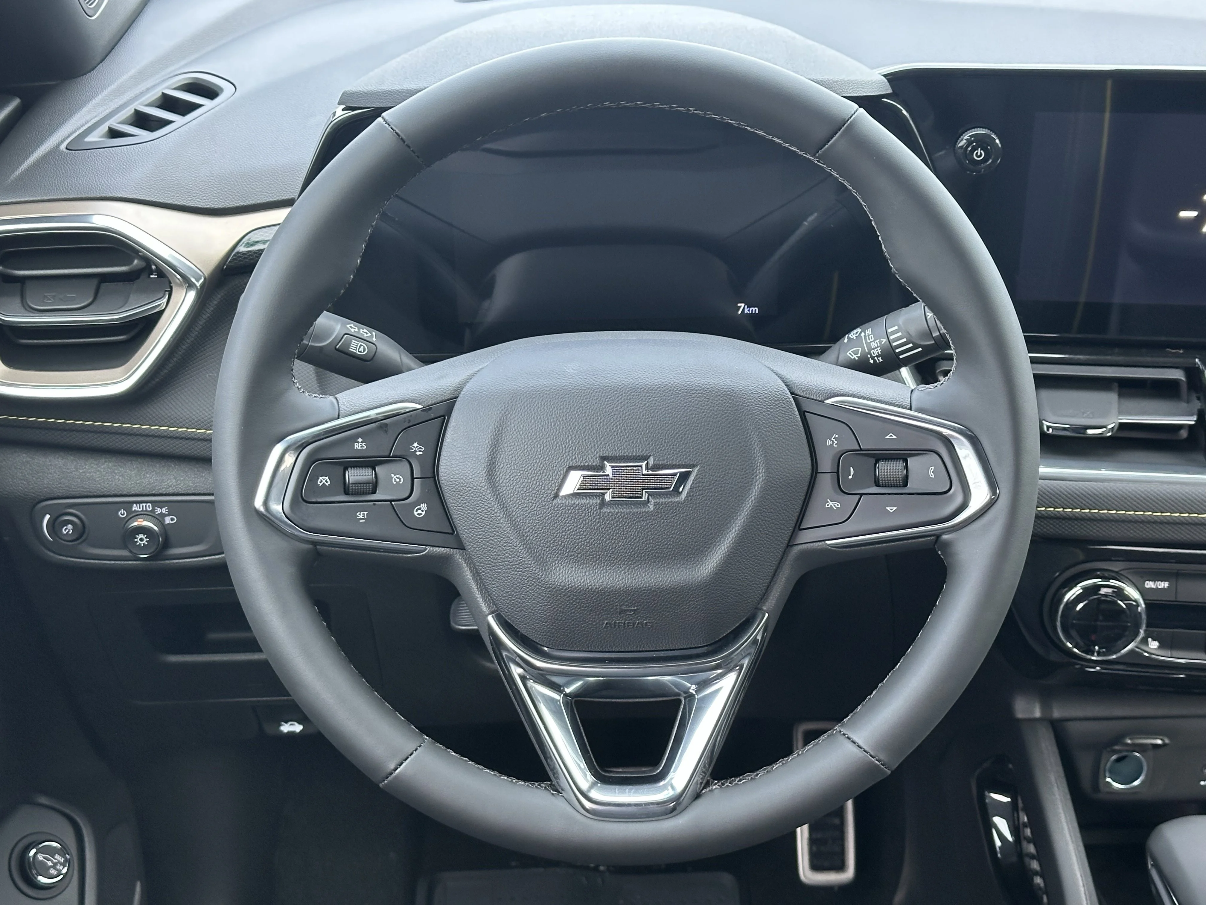 New 2026 Mosaic Black Metallic Chevrolet ACTIV image 11