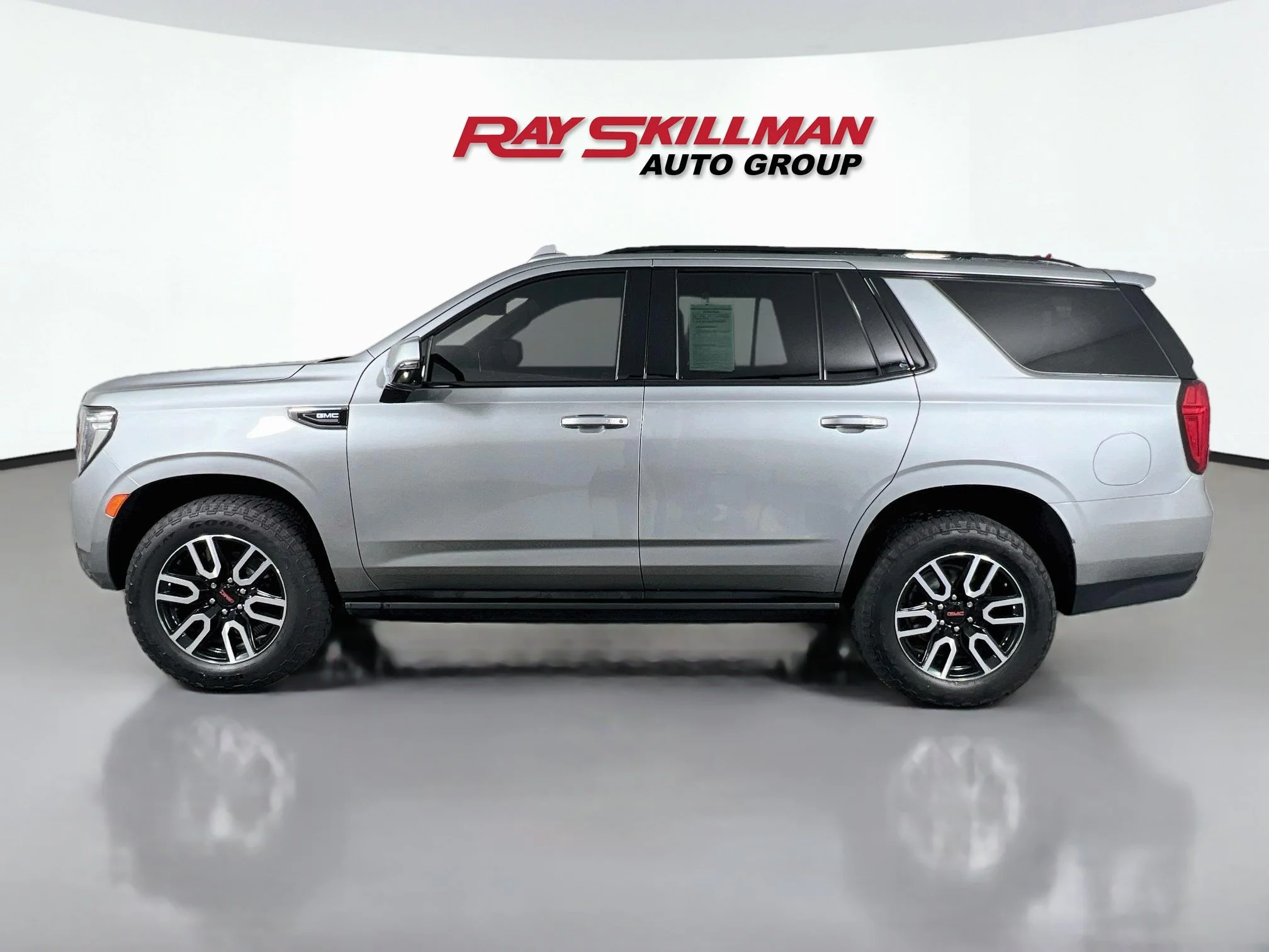 Used 2023 Sterling Metallic GMC AT4 image 4