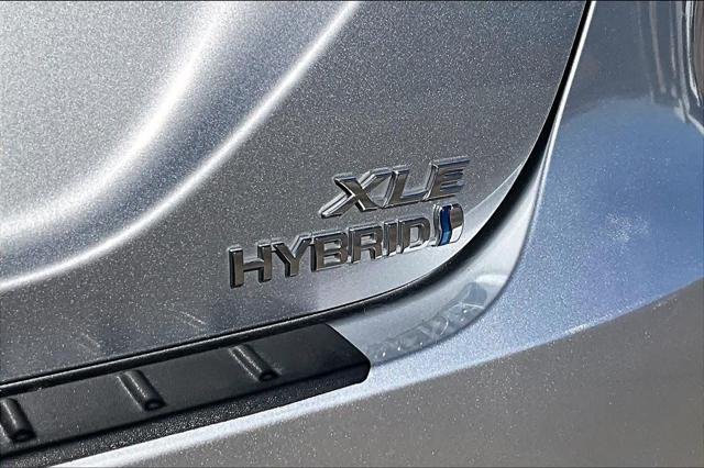 2021 Toyota Camry XLE - Photo 9