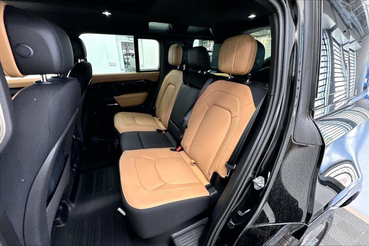 New 2026 Santorini Black Metallic Land Rover X image 28