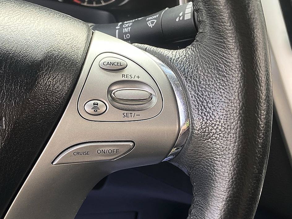 Used 2018 Pearl White Nissan SL image 22