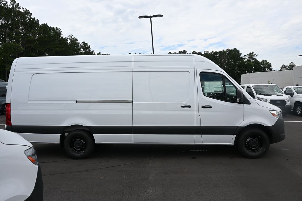 New 2026 Arctic White Mercedes-Benz Cargo 170 WB image 24