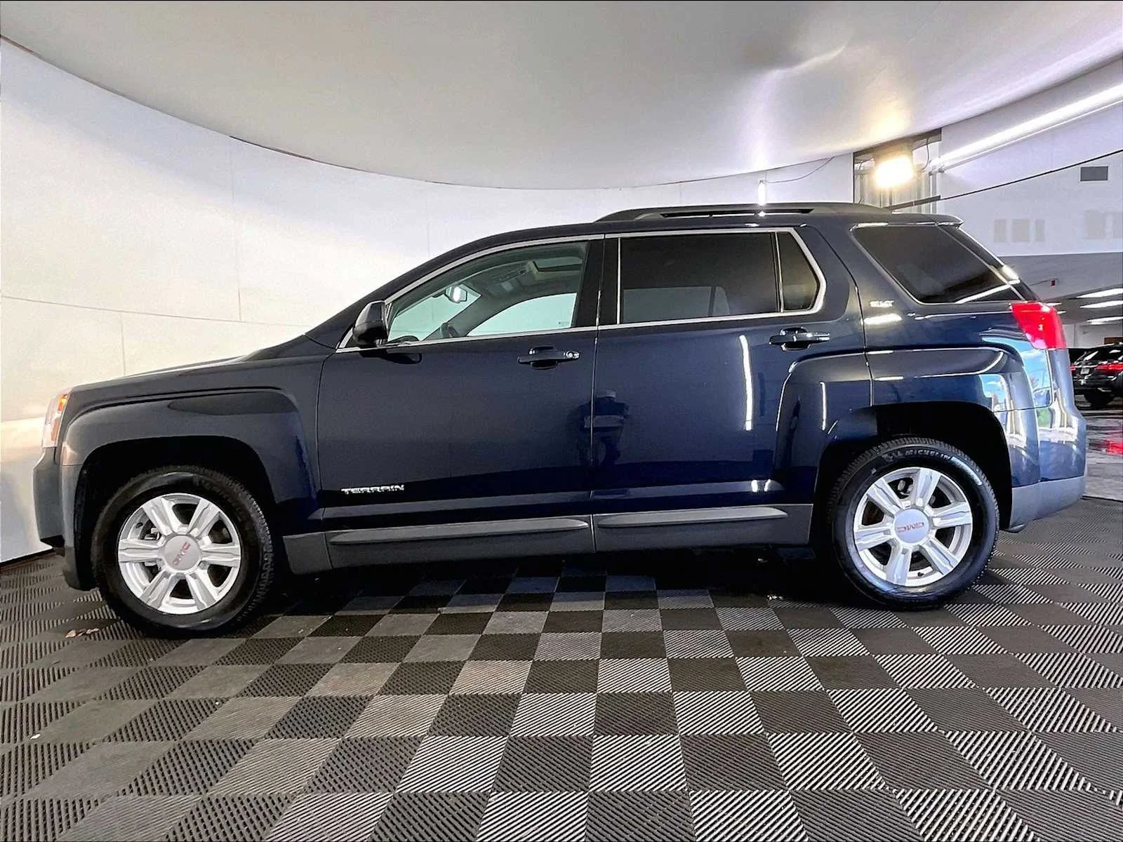 Used 2015 Dark Sapphire Blue Metallic GMC SLT image 2