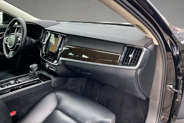 Used 2018 Black Stone Volvo T5 Momentum image 13