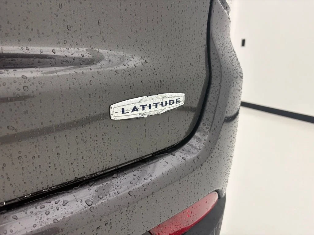 Used 2022 Gray Jeep Latitude image 23