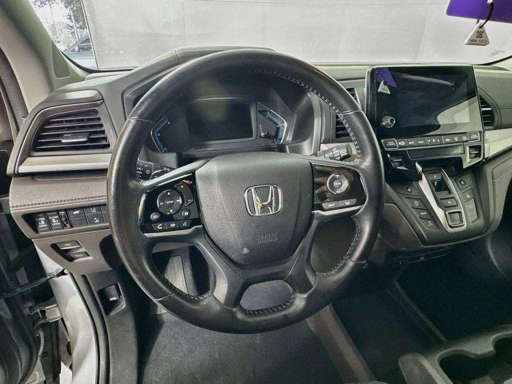 Used 2018 Silver Honda Touring image 11