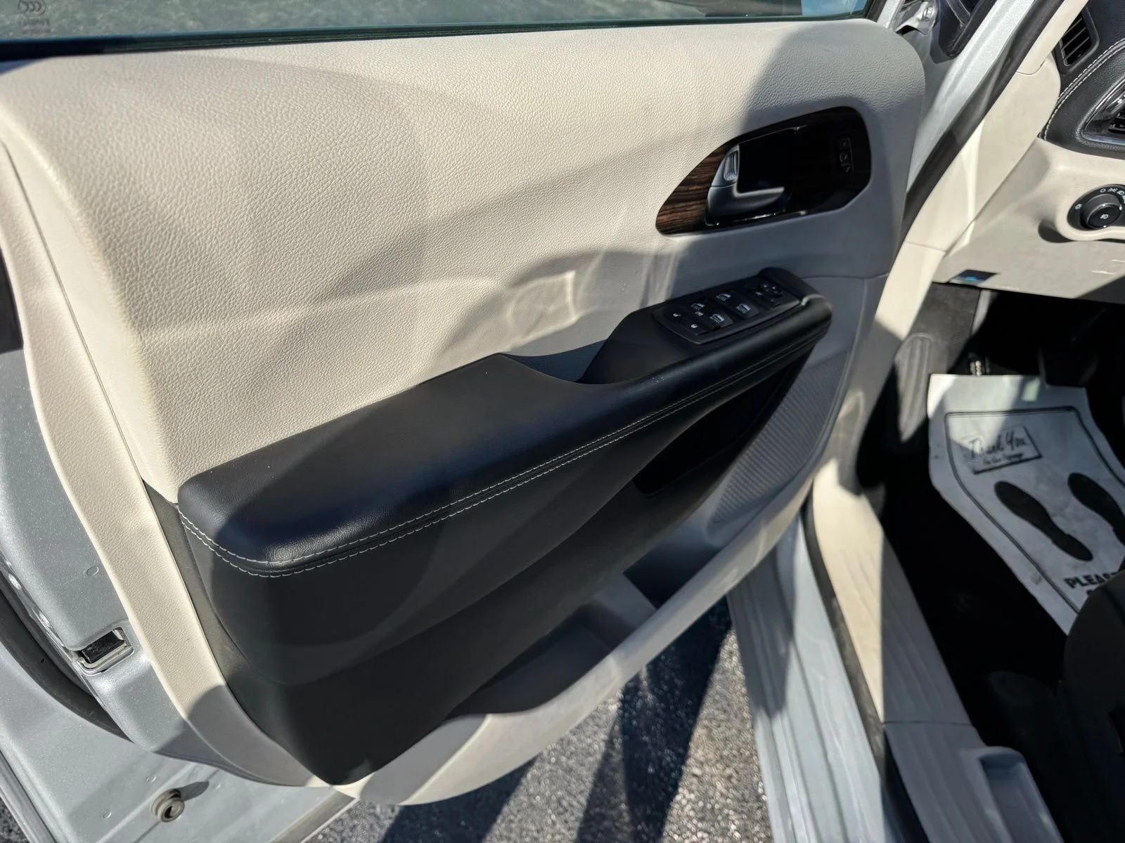 2024 Chrysler Pacifica Limited - Photo 9