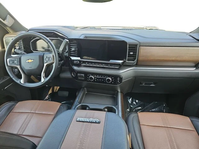Used 2024 White Chevrolet High Country image 9