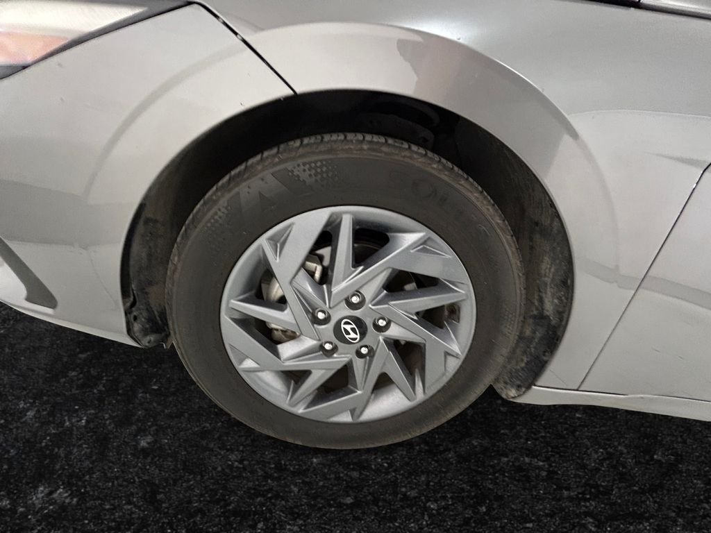 Used 2024 Silver Hyundai SEL image 27