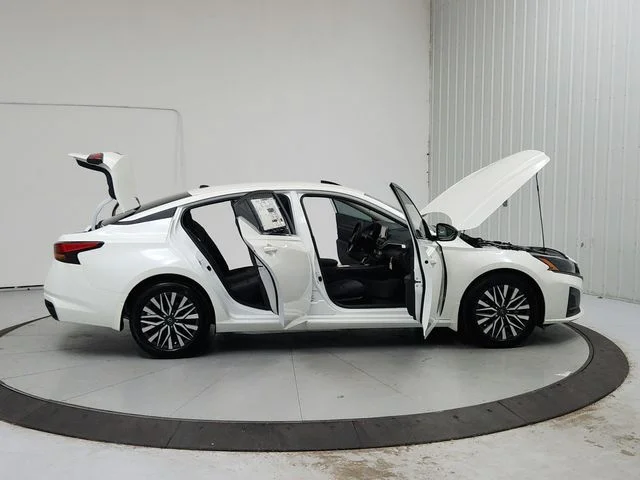 New 2026 White Nissan 2.5 SV image 16