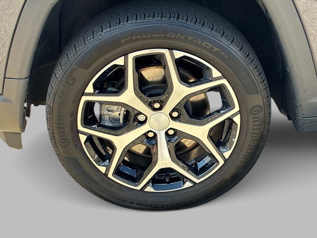 Used 2024 Gray Jeep Limited image 19