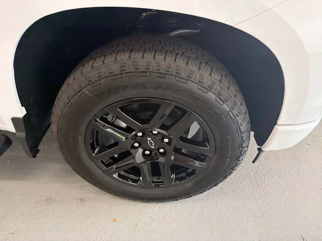 New 2026 Summit White Chevrolet RST image 4