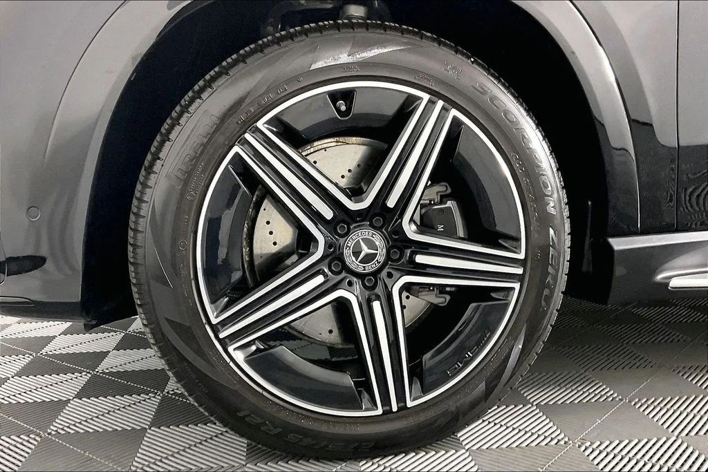 Used 2026 Black Mercedes-Benz GLE 450 image 8