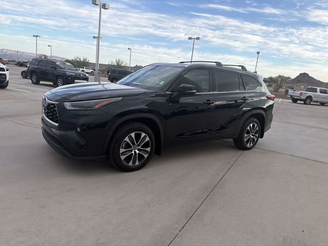 Used 2022 Black Toyota XLE image 8