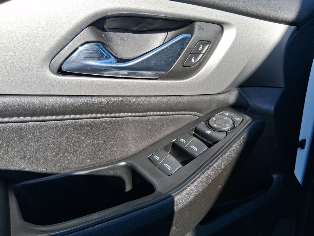 Used 2023 SUMMIT WHITE Chevrolet LT Cloth image 15